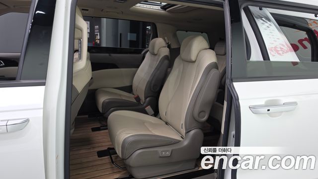 Kia Canival 2021 — photo 12