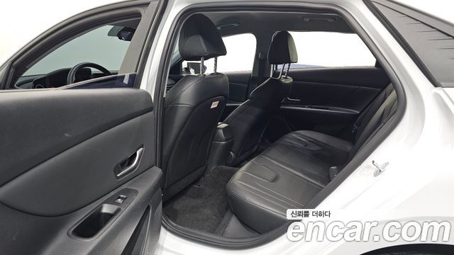 Hyundai AVANTE 2023 — photo 11