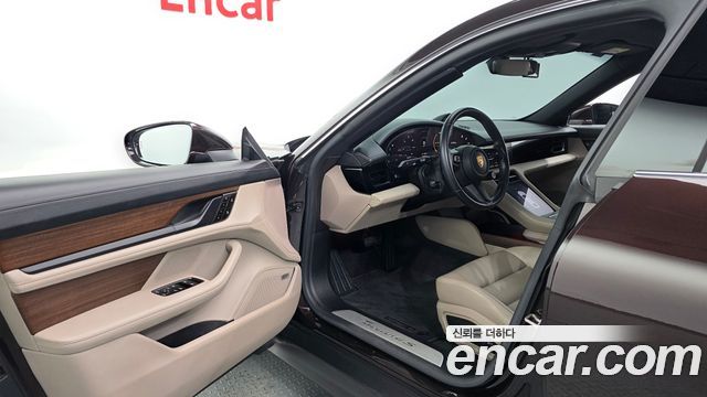 Porsche Taycan 2021 — photo 10