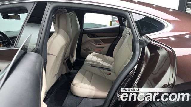 Porsche Taycan 2021 — photo 12