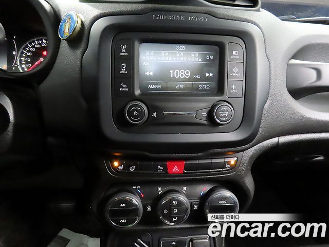 Jeep Renegade 2016 — photo 17
