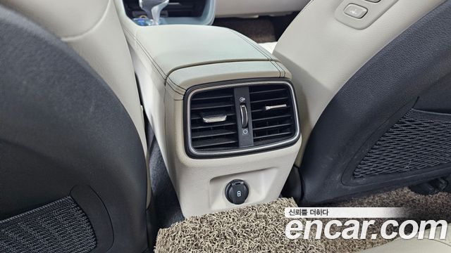 Genesis G70 2018 — photo 31