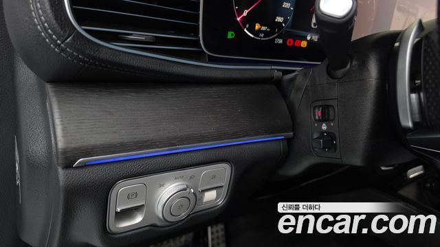 Mercedes-Benz GLE-Class 2024 — photo 28