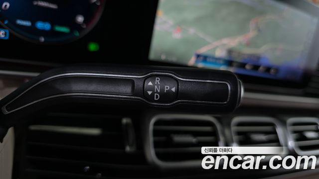 Mercedes-Benz GLS-Class 2023 — photo 9
