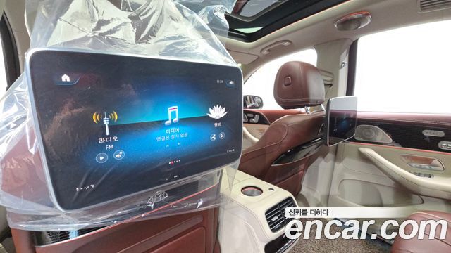 Mercedes-Benz GLS-Class 2023 — photo 11