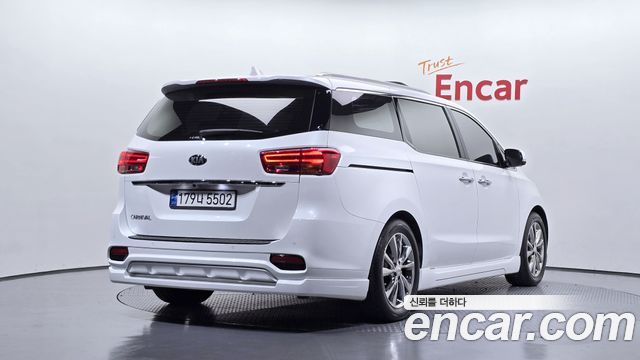 Kia Canival 2019 — photo 2