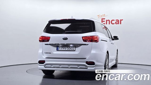 Kia Canival 2019 — photo 4