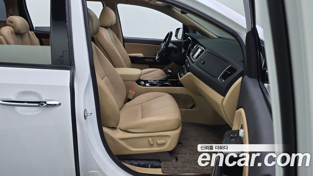 Kia Canival 2019 — photo 17