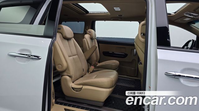 Kia Canival 2019 — photo 16