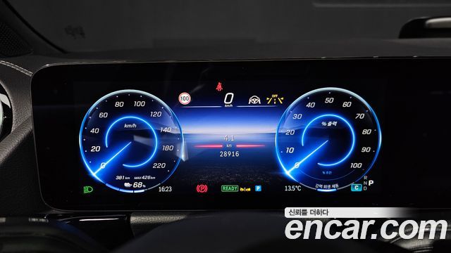 Mercedes-Benz EQA 2024 — photo 11