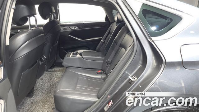 Genesis G80 2018 — photo 17