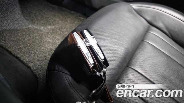 Genesis G80 2018 — photo 21