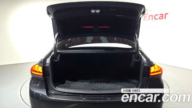 Genesis G80 2018 — photo 24