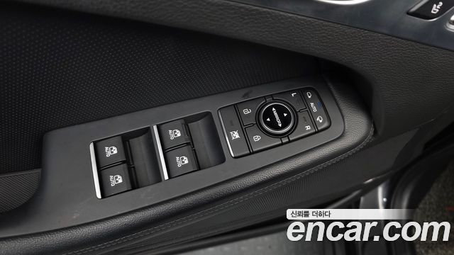 Genesis G80 2018 — photo 29