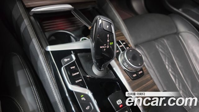 BMW 5-Series 2017 — photo 9