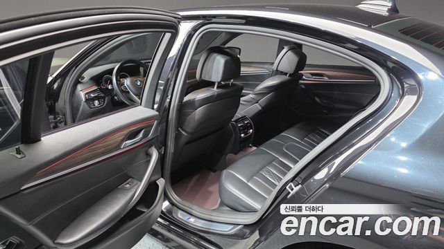BMW 5-Series 2017 — photo 11