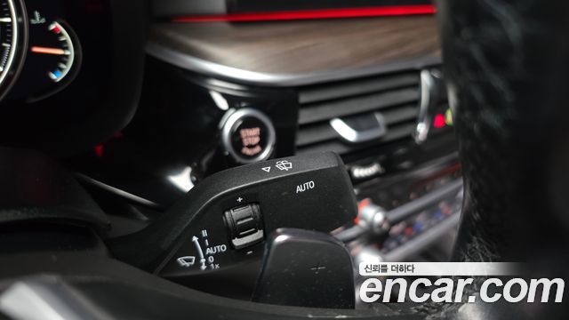 BMW 5-Series 2017 — photo 13