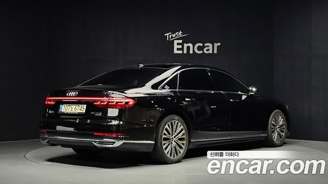 Audi A8 2021 — photo 2