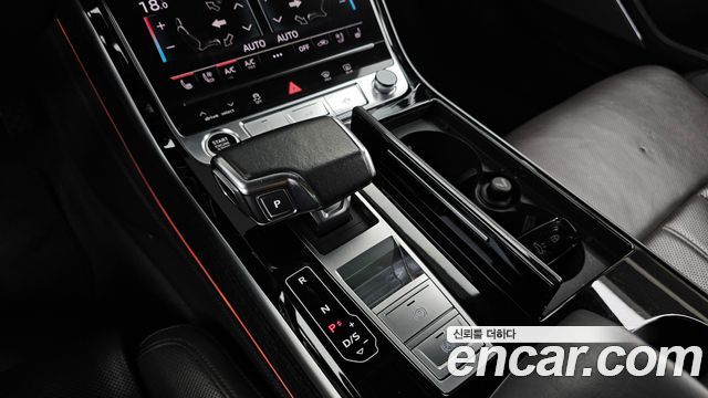 Audi A8 2021 — photo 12