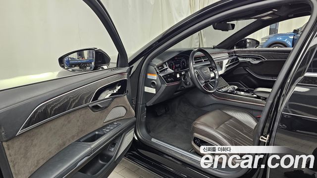 Audi A8 2021 — photo 13