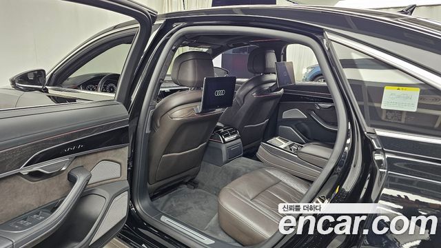Audi A8 2021 — photo 18