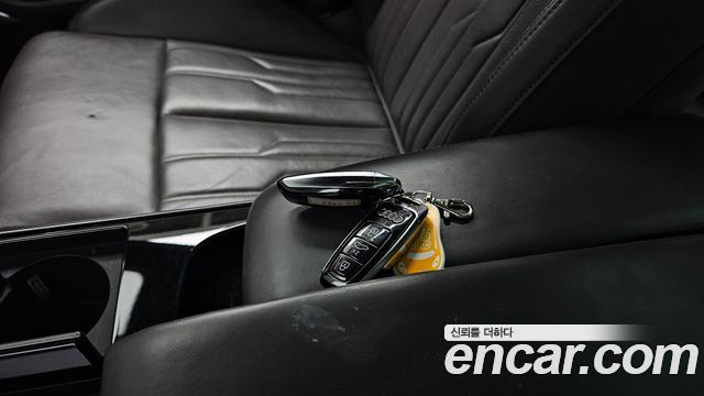 Audi A8 2021 — photo 21