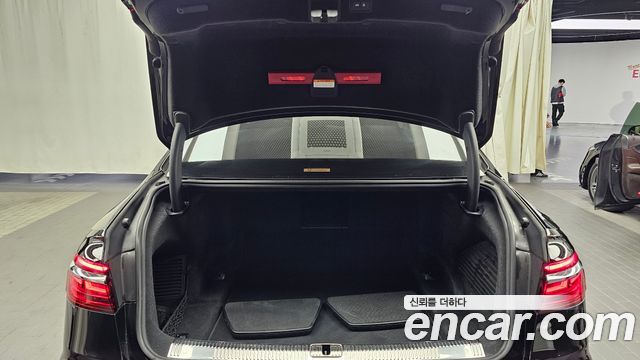 Audi A8 2021 — photo 25