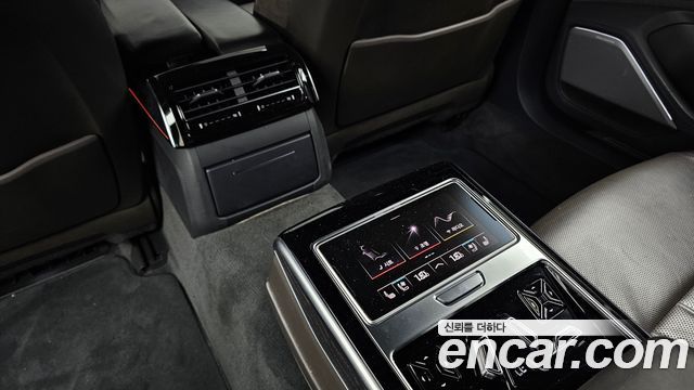 Audi A8 2021 — photo 26