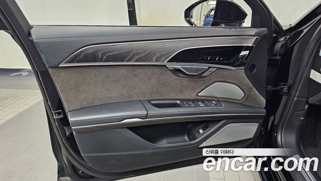 Audi A8 2021 — photo 14