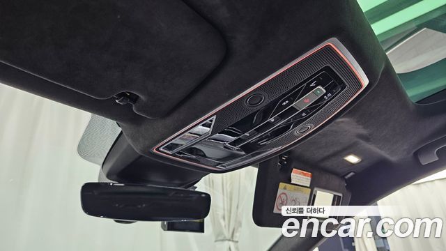 Audi A8 2021 — photo 28