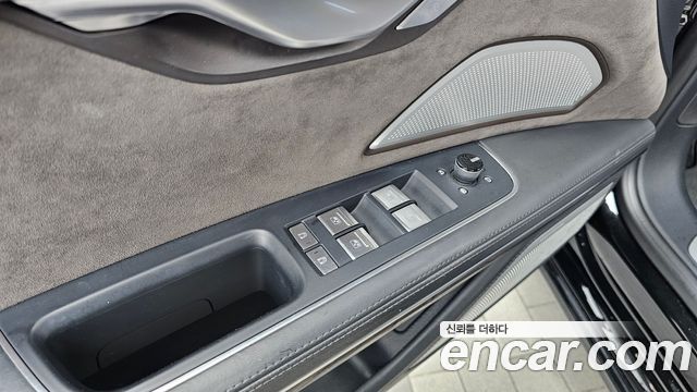 Audi A8 2021 — photo 37