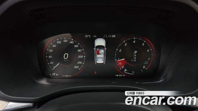 Volvo XC60 2019 — photo 8