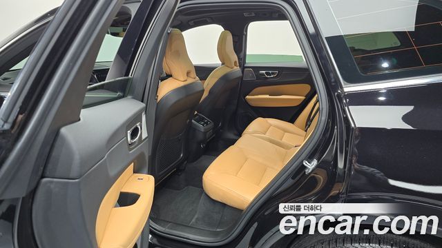 Volvo XC60 2019 — photo 11