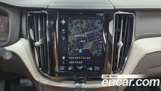 Volvo XC60 2019 — photo 12