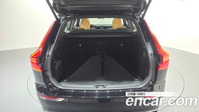 Volvo XC60 2019 — photo 17