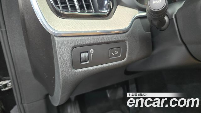 Volvo XC60 2019 — photo 19
