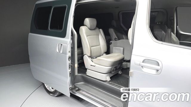 Hyundai Starex 2019 — photo 18