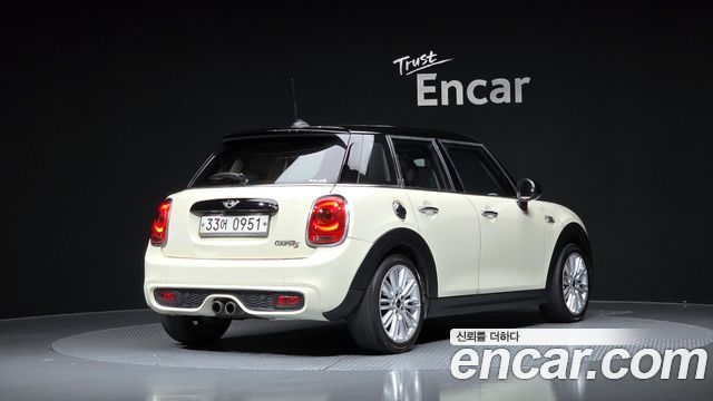 Mini Cooper 2016 — photo 2