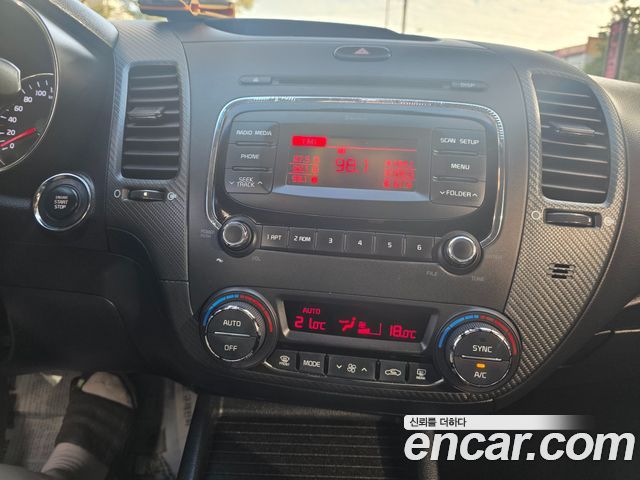 Kia K3 2016 — photo 10