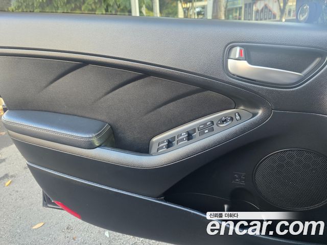 Kia K3 2016 — photo 13