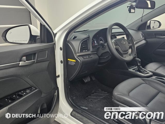 Hyundai AVANTE 2018 — photo 12