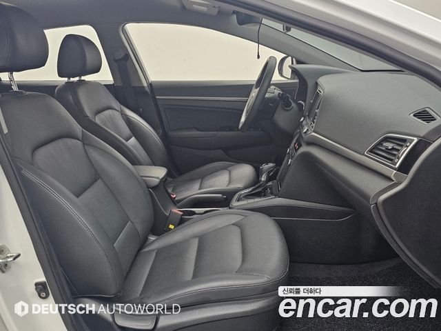 Hyundai AVANTE 2018 — photo 13
