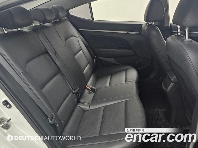 Hyundai AVANTE 2018 — photo 14