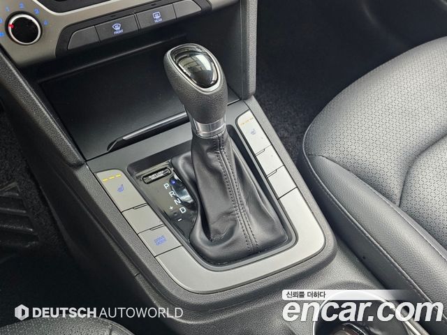 Hyundai AVANTE 2018 — photo 16