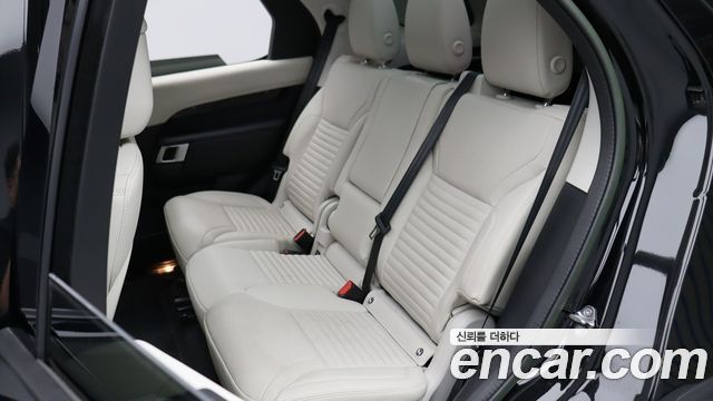 Land Rover Discovery 2023 — photo 11