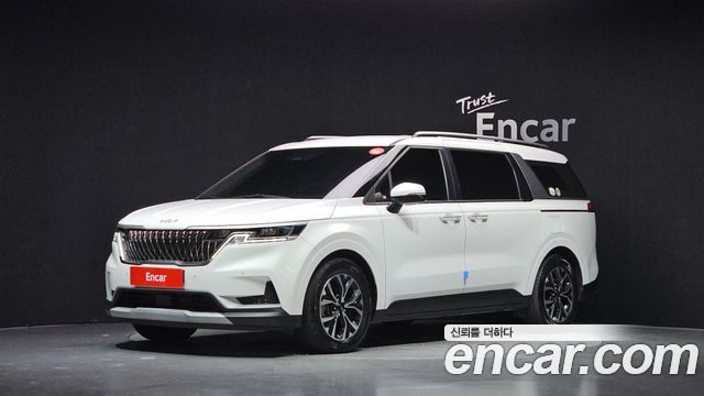 Kia Canival 2023 — photo 1