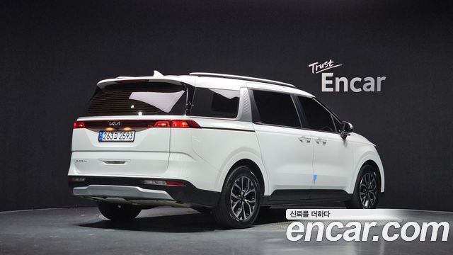Kia Canival 2023 — photo 2