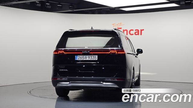 Kia Canival 2023 — photo 4