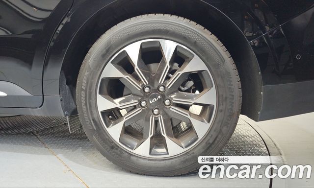Kia Canival 2023 — photo 7