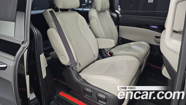 Kia Canival 2023 — photo 16
